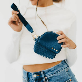 Wonderlust Woven Dual Pouch Wristlet: Black Checkered